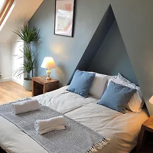  Holiday home Modern 3-bedrooms House With 6 Guests United Kingdom