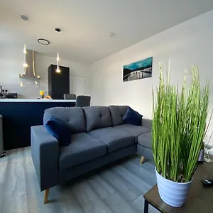  Apartment Hu-thirteen Apt One - Sleeps 4 United Kingdom