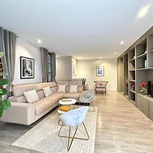 Luxurious Flat In Saint-germain-des-pres Paris