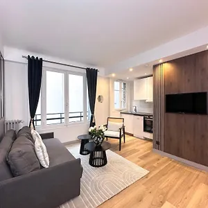 Beautiful Loft In Champs-elysees Paris
