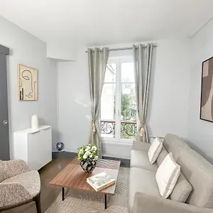 Stunning Near Eiffel Tower Paris